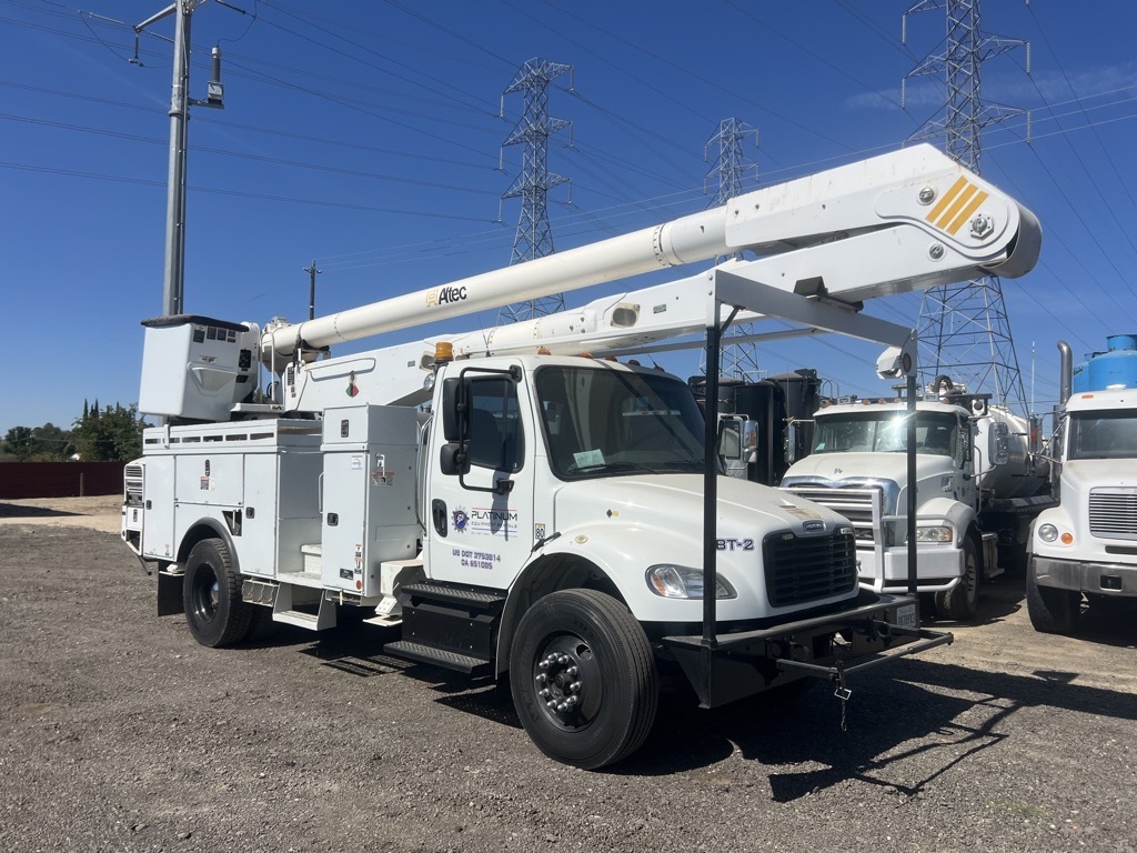 2013 FREIGHTLINER m2 in Bakersfield, CA