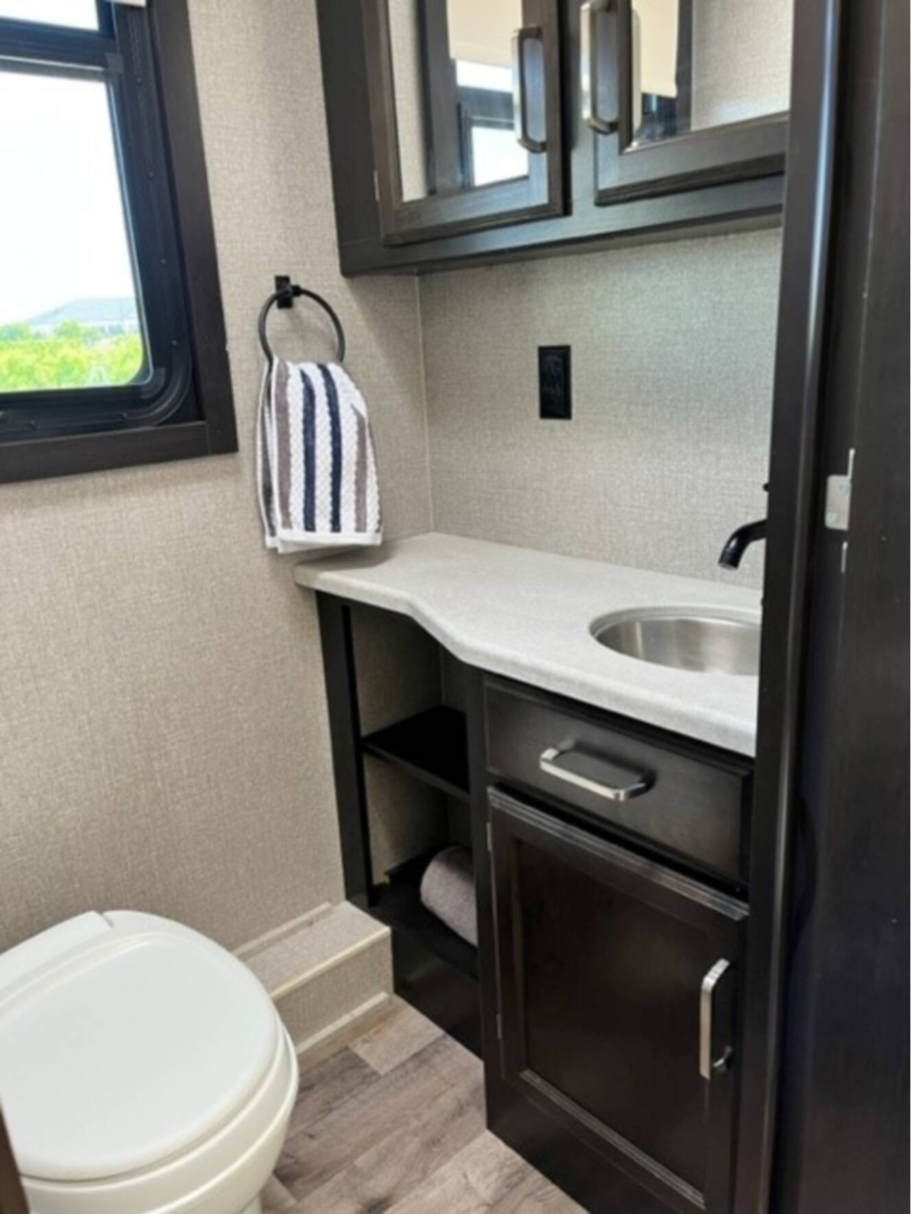 A photo of this 2020 Jayco Alante 31V