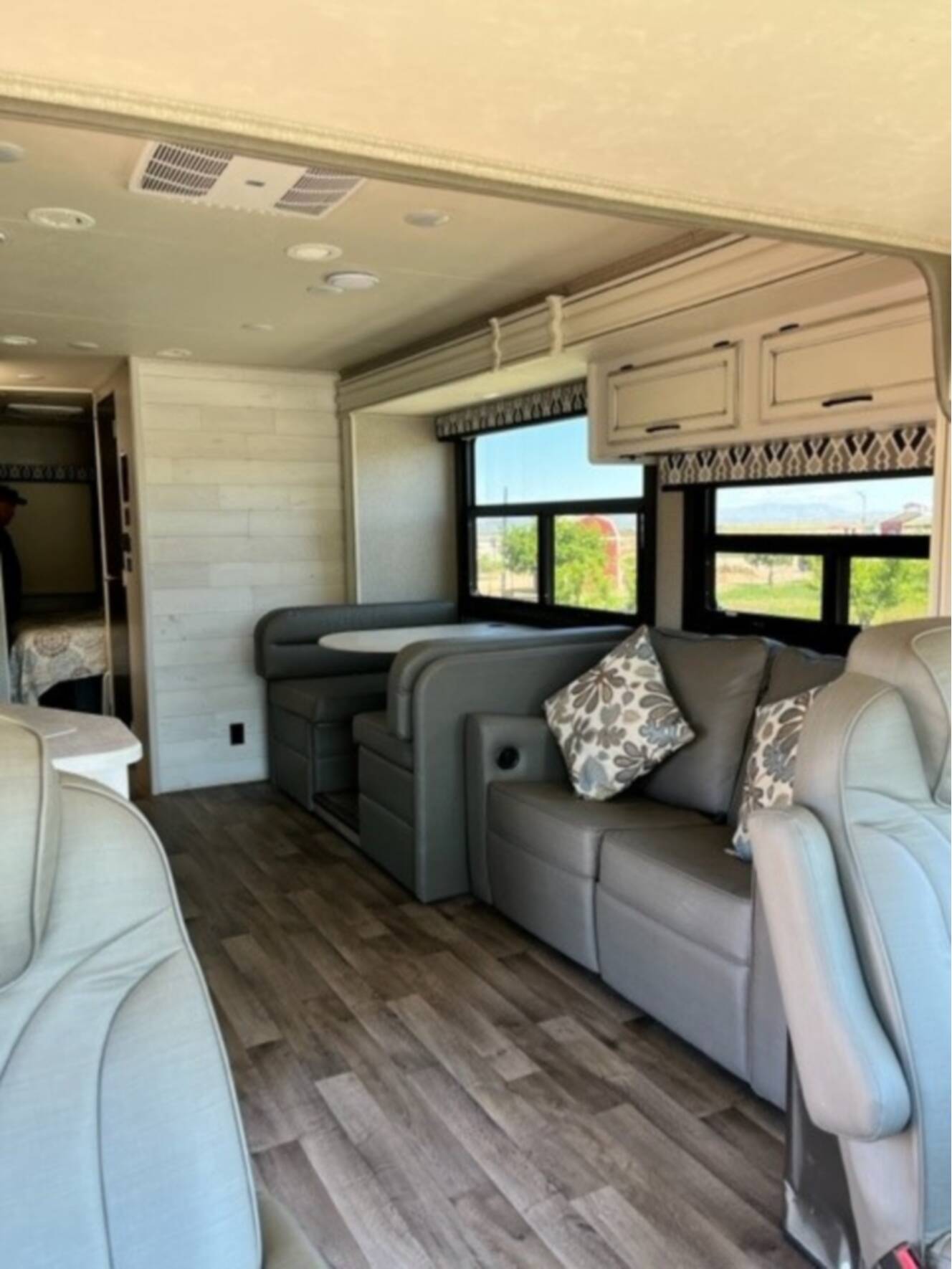 A photo of this 2020 Jayco Alante 31V