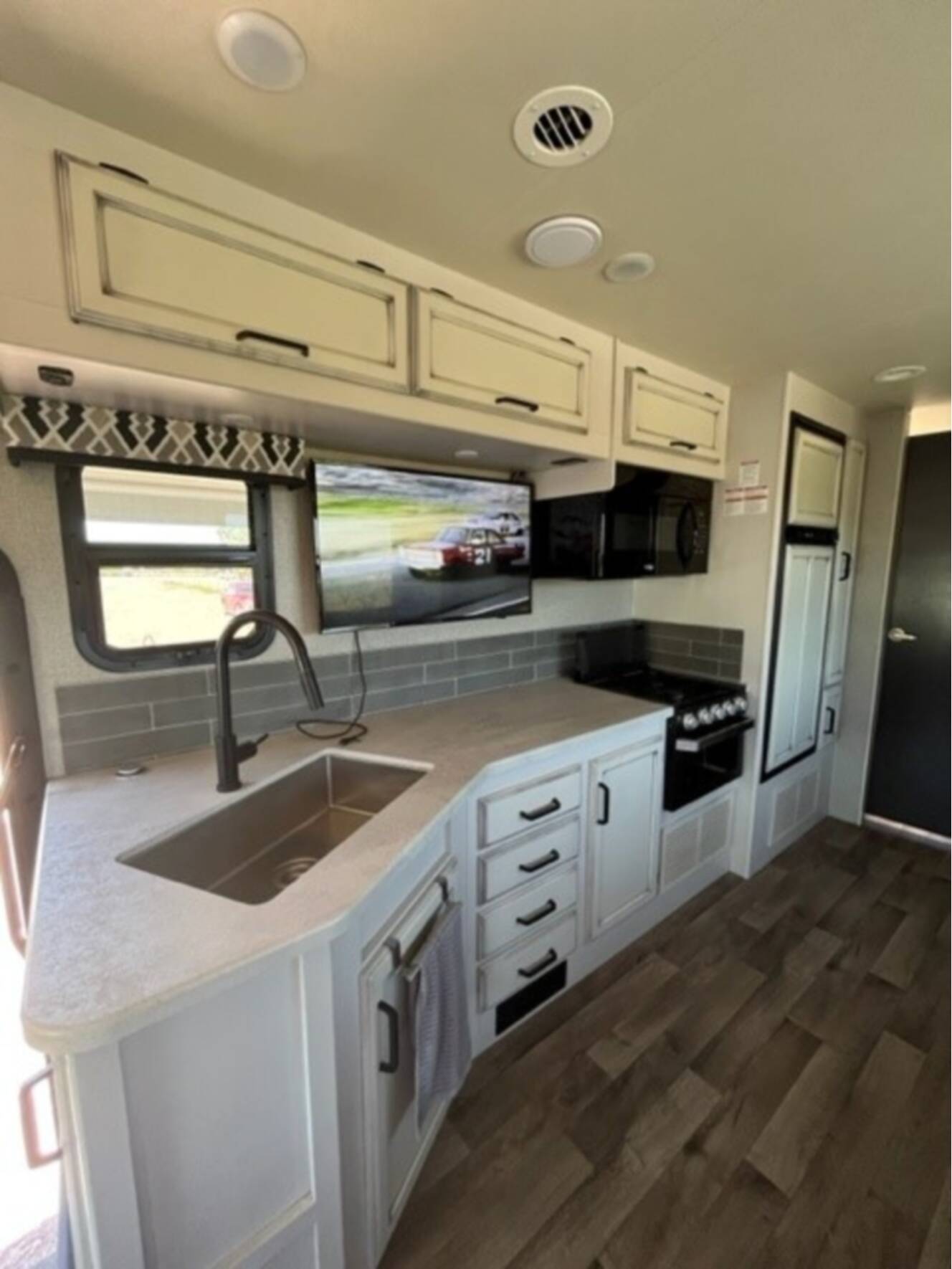 A photo of this 2020 Jayco Alante 31V