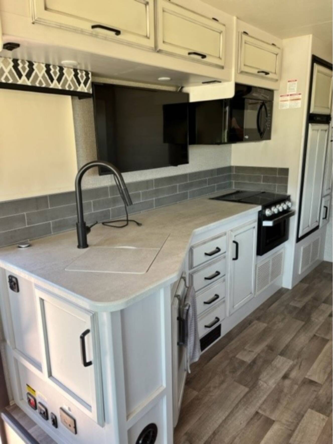 A photo of this 2020 Jayco Alante 31V