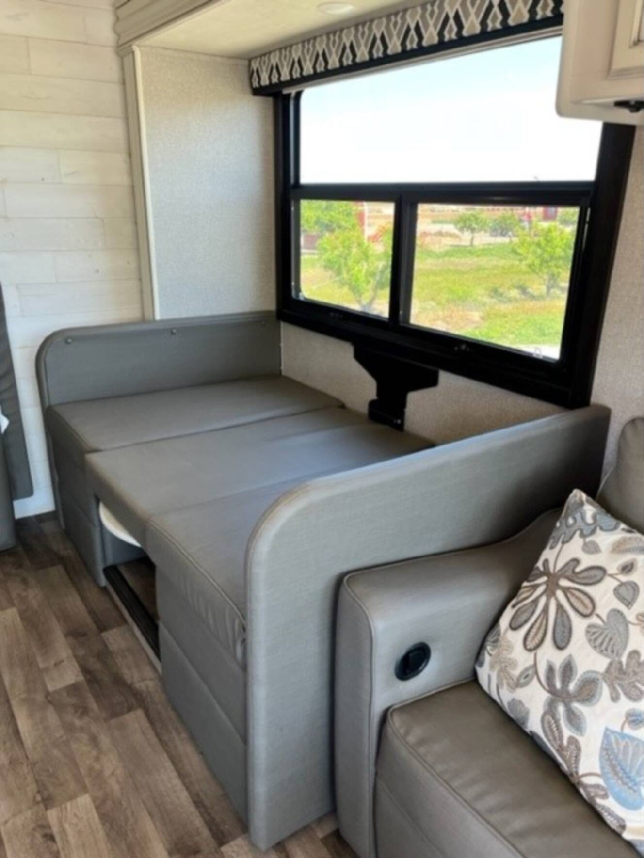 A photo of this 2020 Jayco Alante 31V