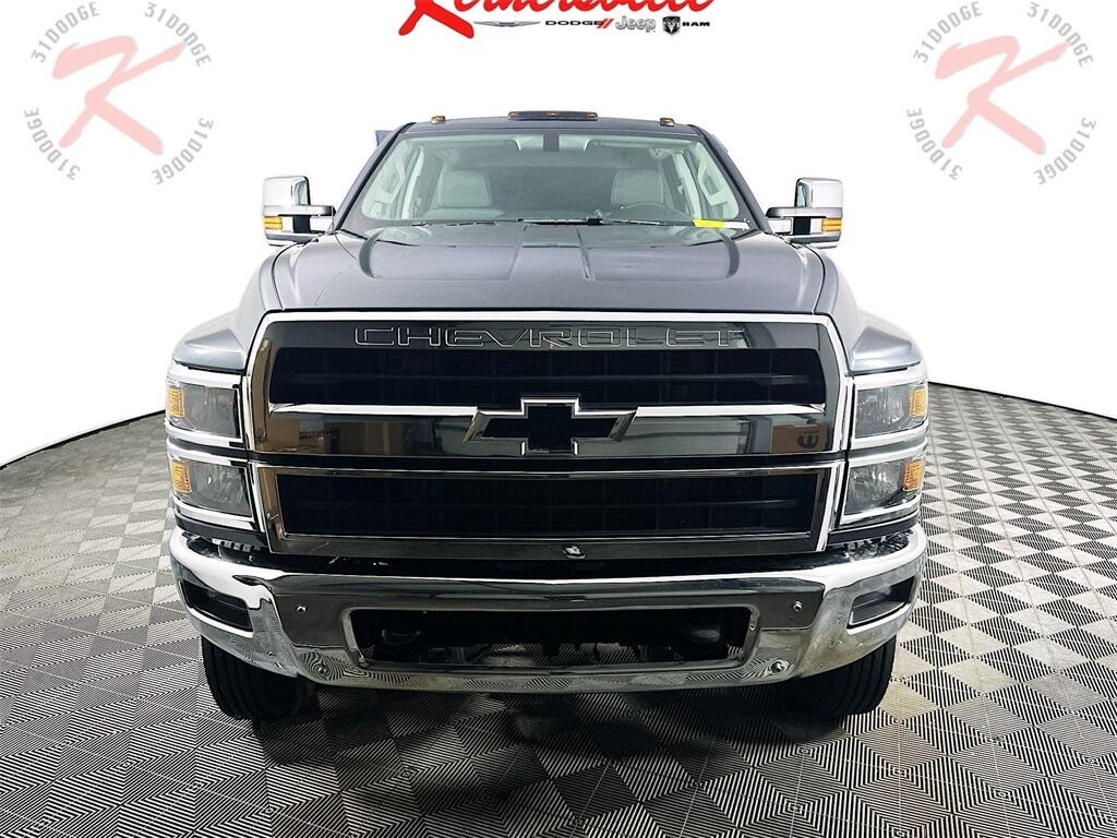 2022 Chevrolet Silverado 5500HD Work Truck photo 2