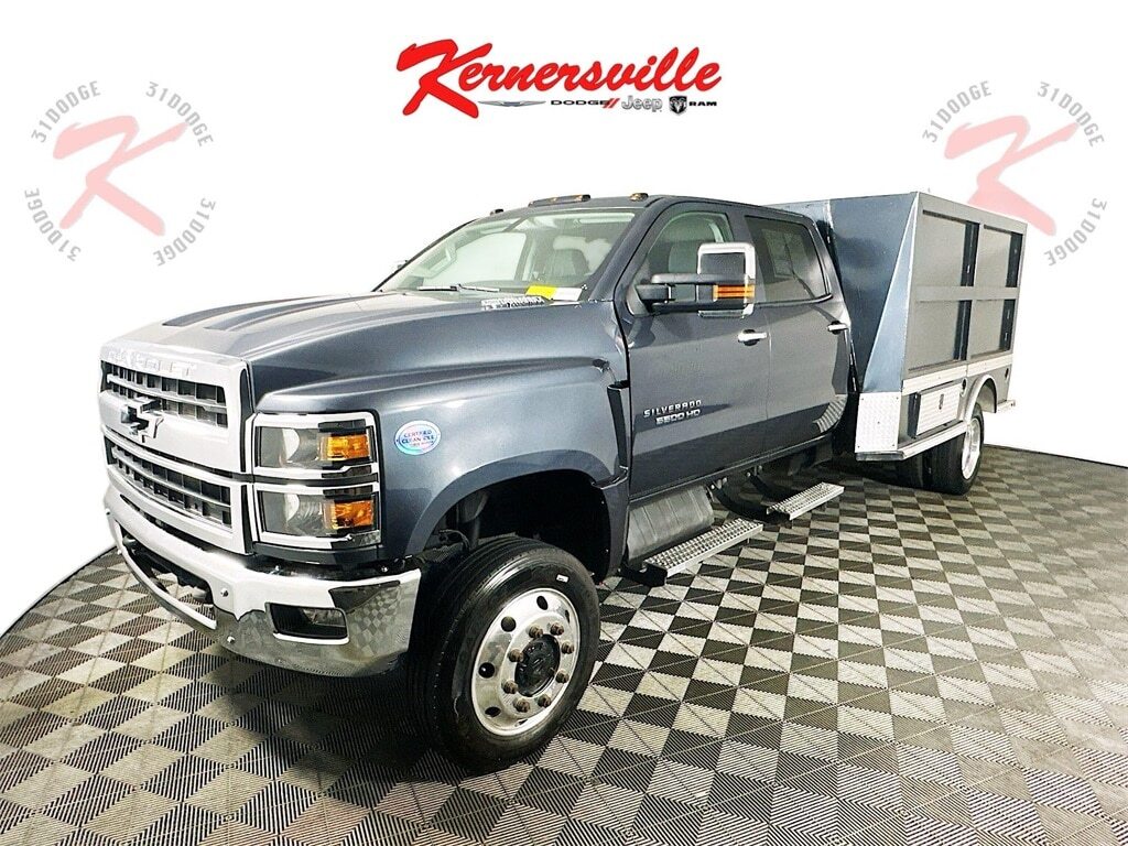 2022 Chevrolet Silverado 5500HD Work Truck photo 3