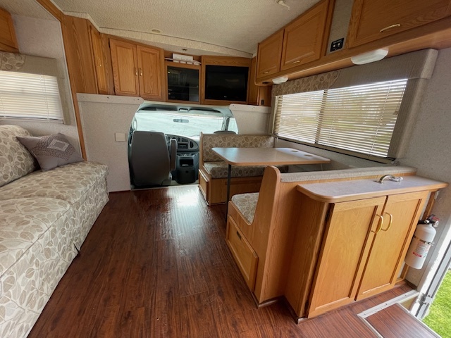 2005 Winnebago Itasca Spirit 29B in huntington beach CA