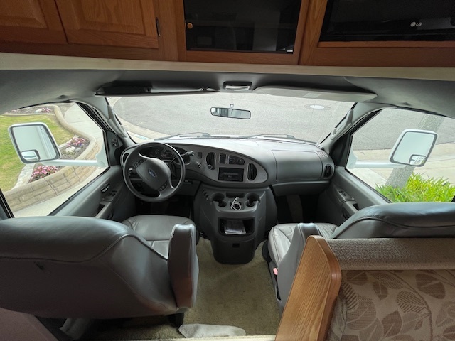 2005 Winnebago Itasca Spirit 29B in huntington beach CA