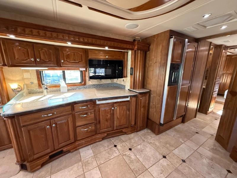 2009 COUNTRY COACH INTRIGUE OVATION II 550