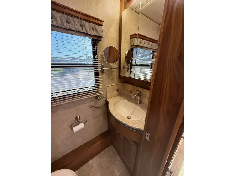2009 COUNTRY COACH INTRIGUE OVATION II 550