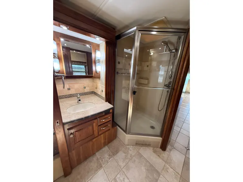 2009 COUNTRY COACH INTRIGUE OVATION II 550