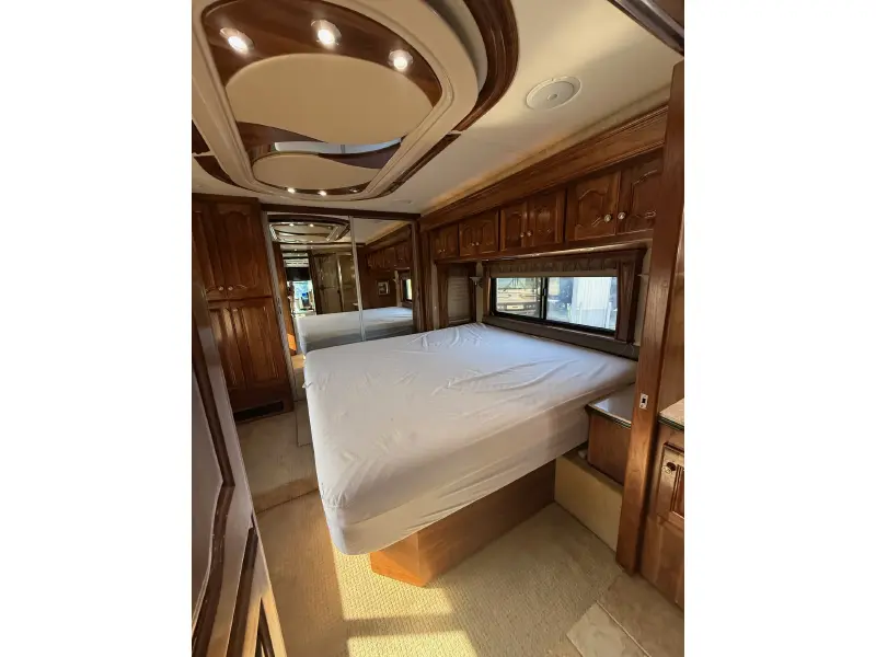 2009 COUNTRY COACH INTRIGUE OVATION II 550