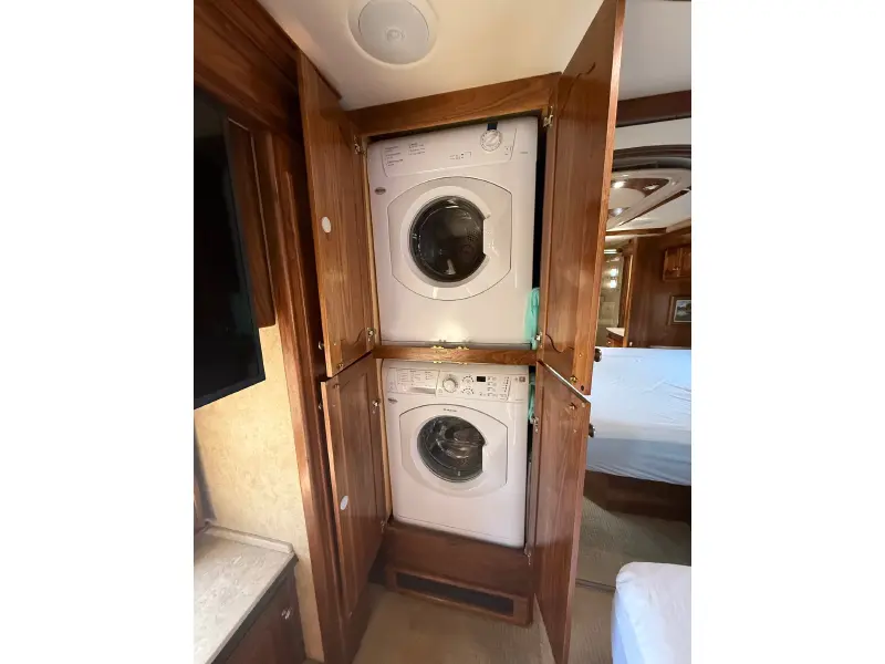 2009 COUNTRY COACH INTRIGUE OVATION II 550
