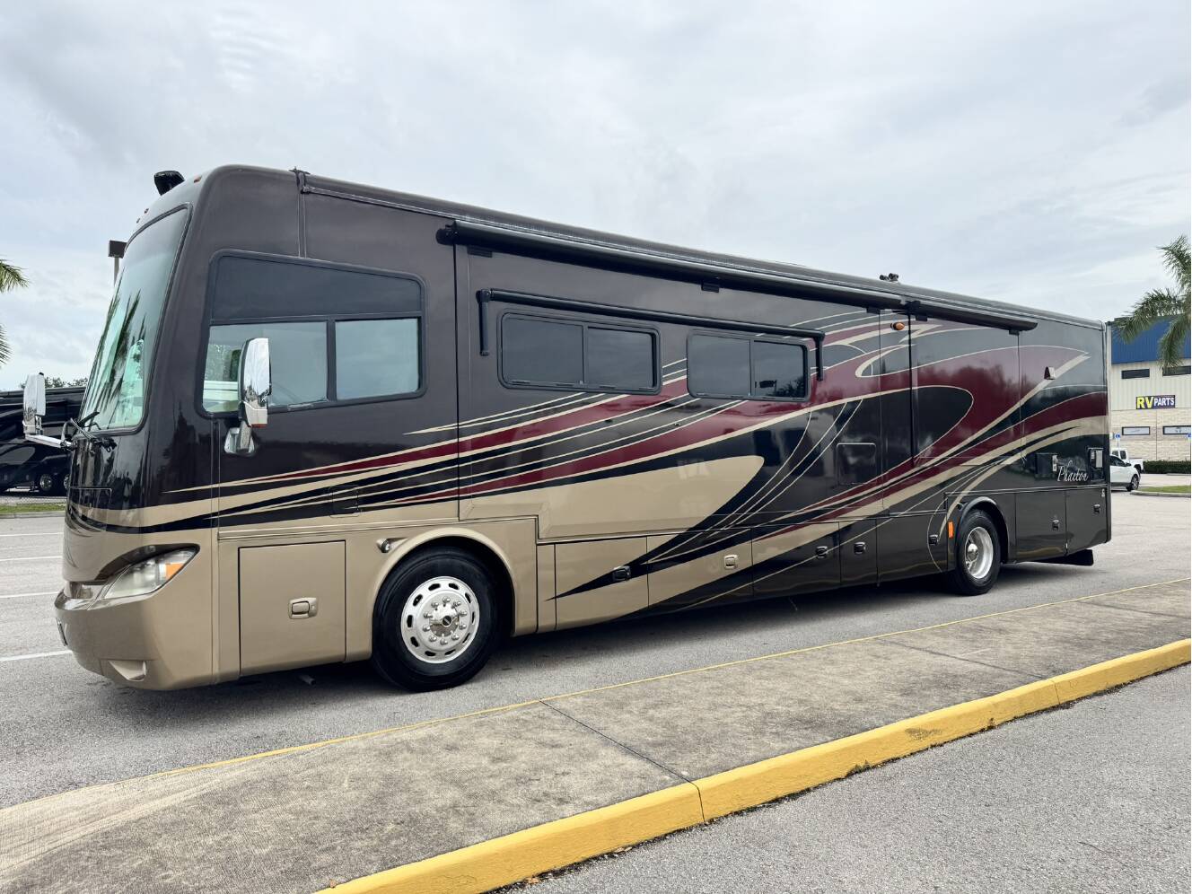 A photo of this 2013 Tiffin Motorhomes Phaeton 40 QBH