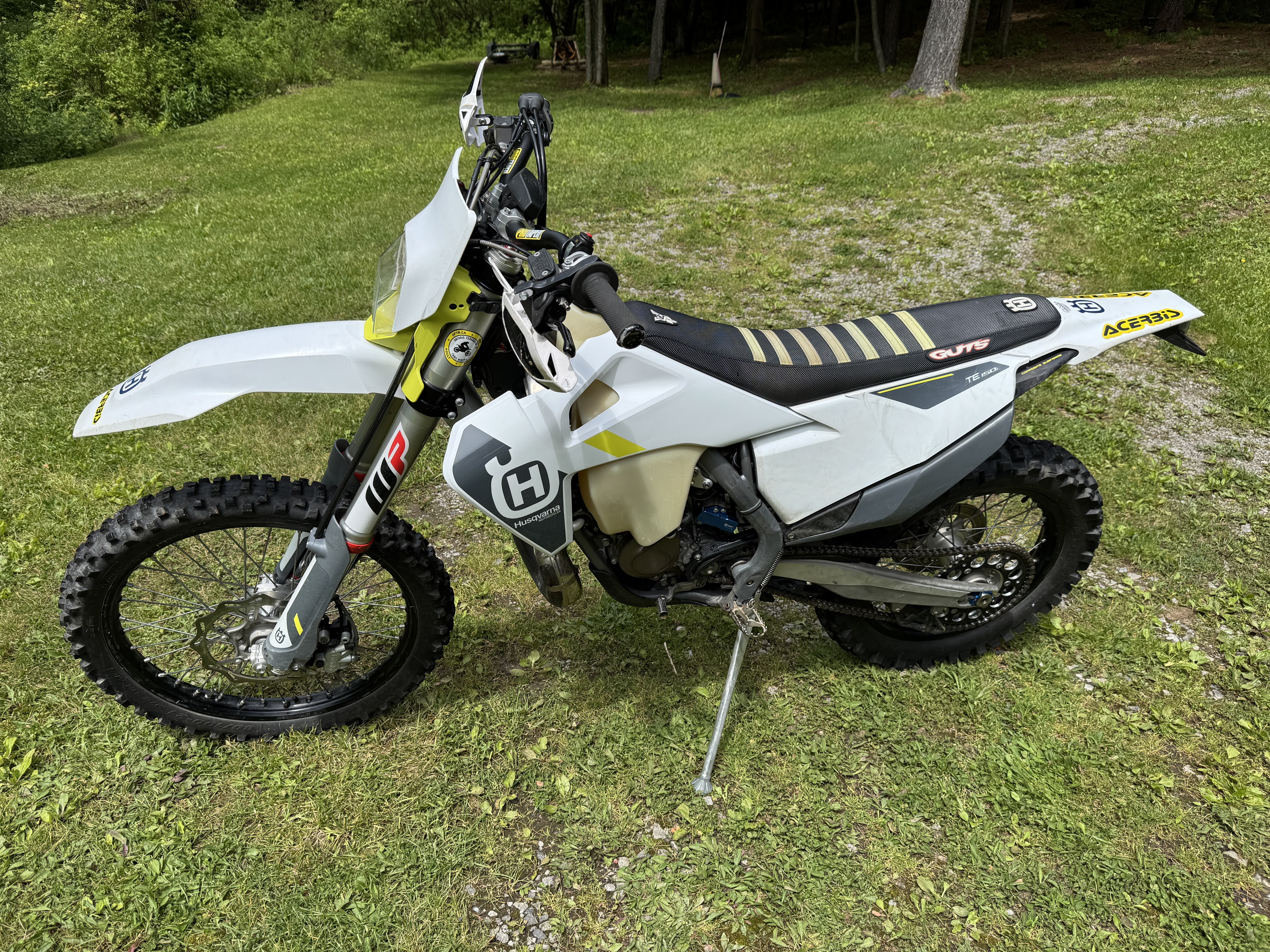 ハスクバーナTE250i(2022年)
LED純正ヘッドライト 2022 Husqvarna TE 250i | Motorcycle.com