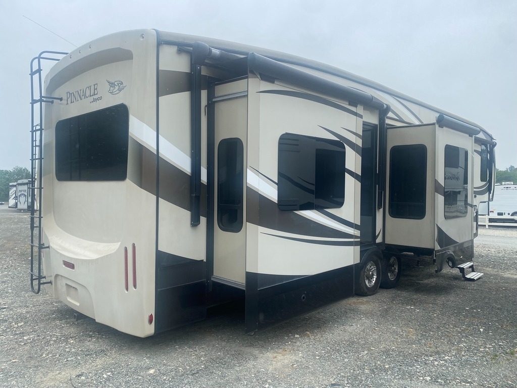 2017 Jayco pinnacle 38refs