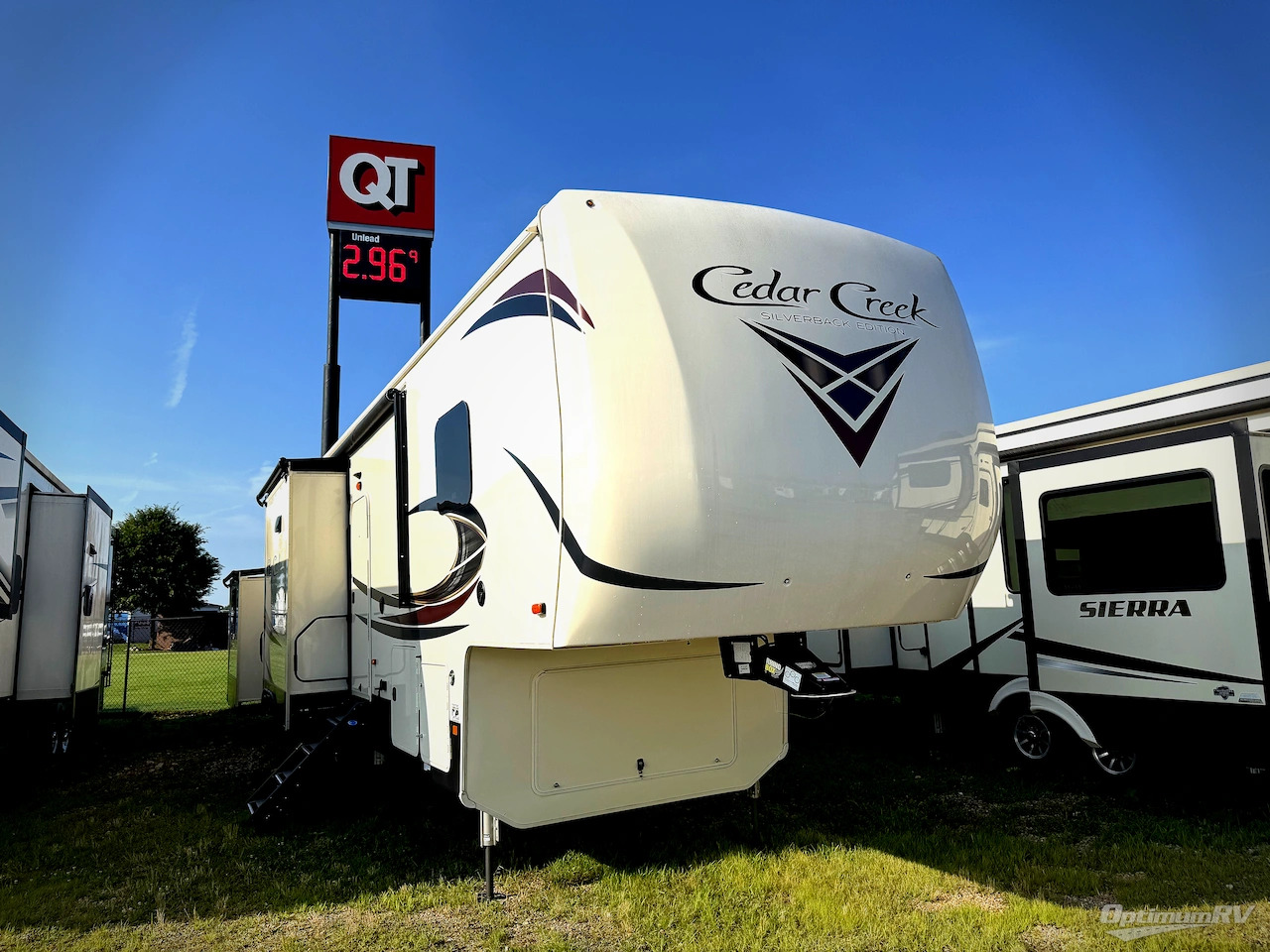 2021 Forest River cedar creek silverback 35lft