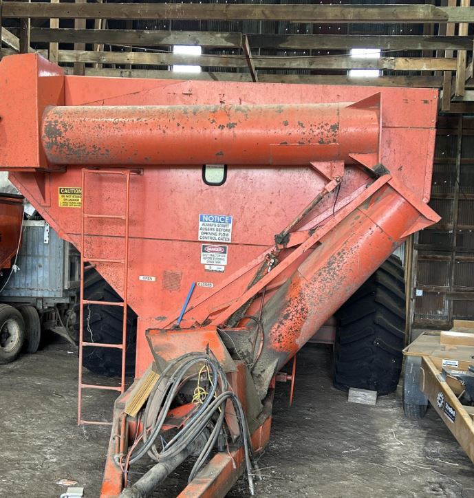 1990 KILLBROS 1600 Grain Cart in El Paso, IL