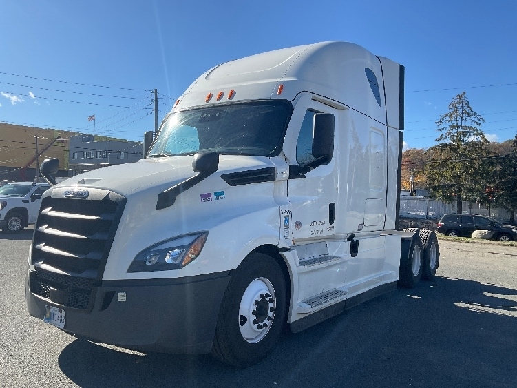 2021 Freightliner Cascadia 126" Sleeper Cab photo 3