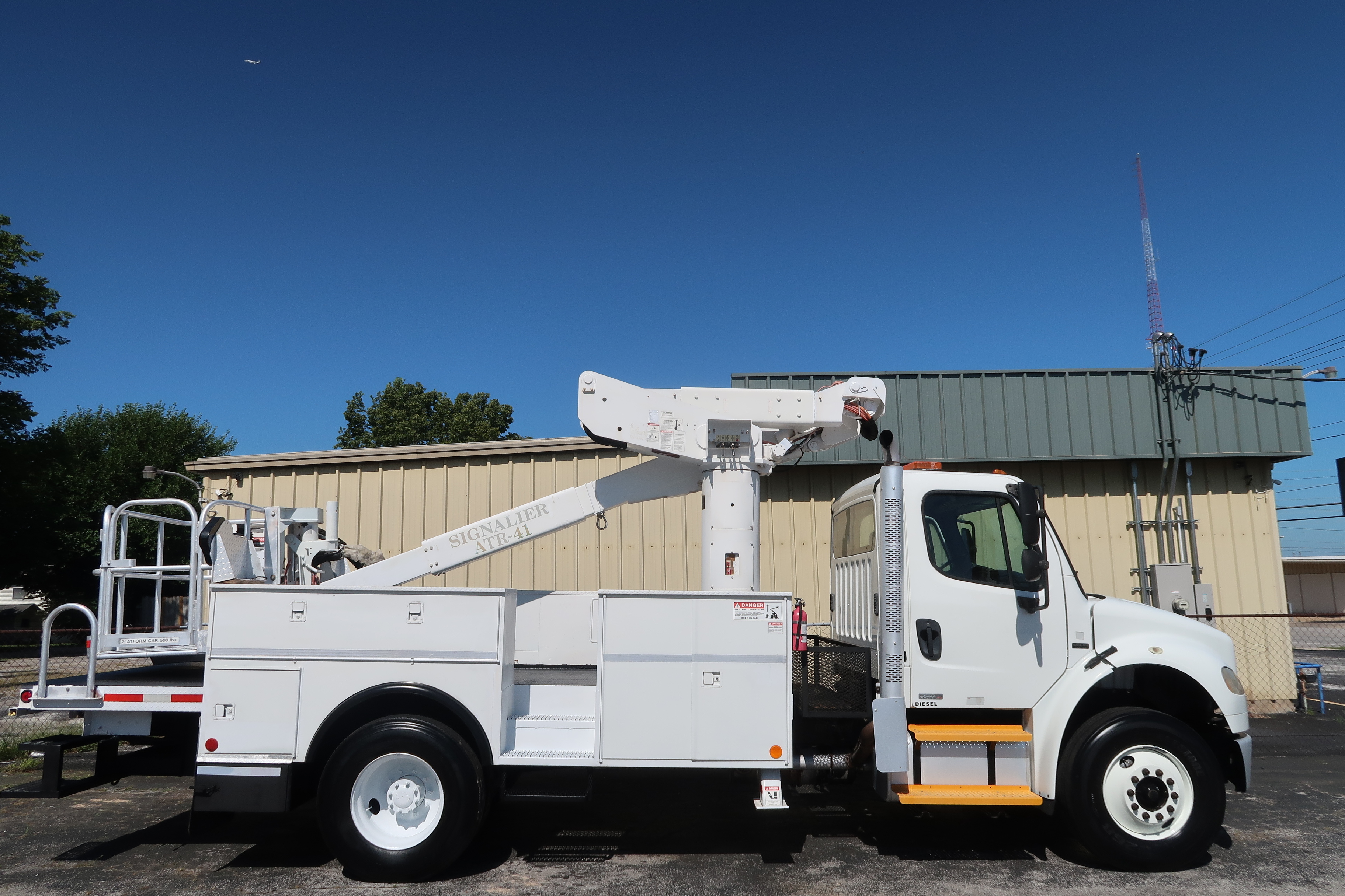 2008 FREIGHTLINER M2 SIGN TRUCK~ TWO MAN ~ 19k MILES ~ 1,400 ENGINE HOURS in Springfield, MO