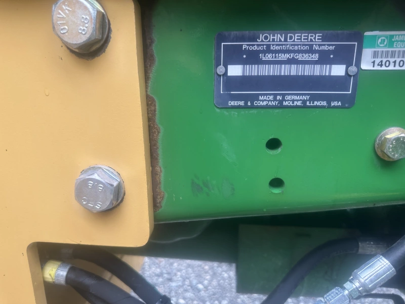 2015 JOHN DEERE 6115M