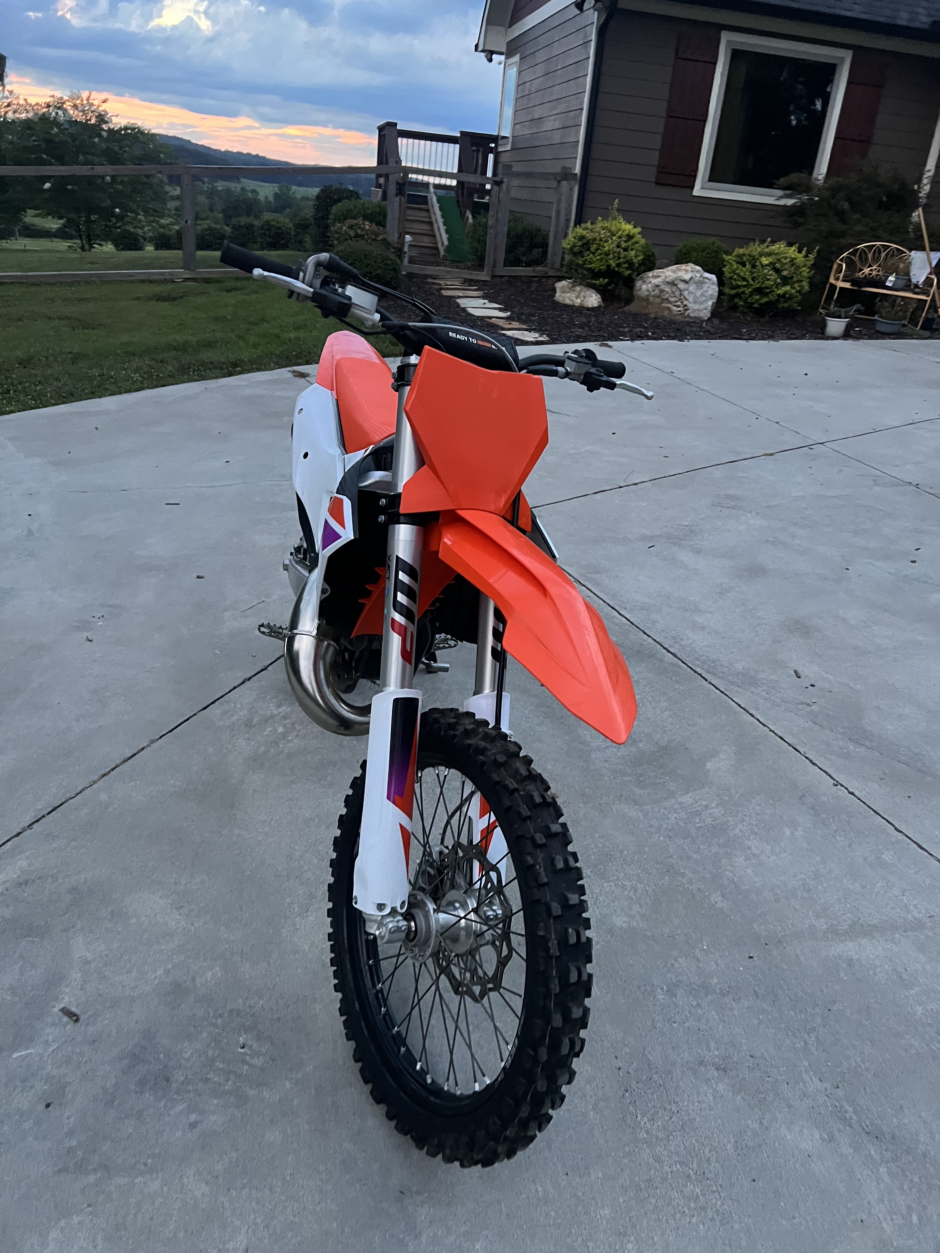 すずき Orange Motorcycles For Sale Near Greenbrier, Tennessee