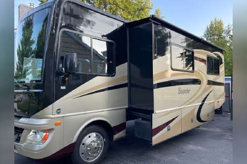 2014 Fleetwood Bounder 33C in saint clair MI
