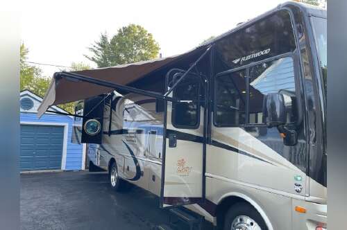 2014 Fleetwood Bounder 33C in saint clair MI