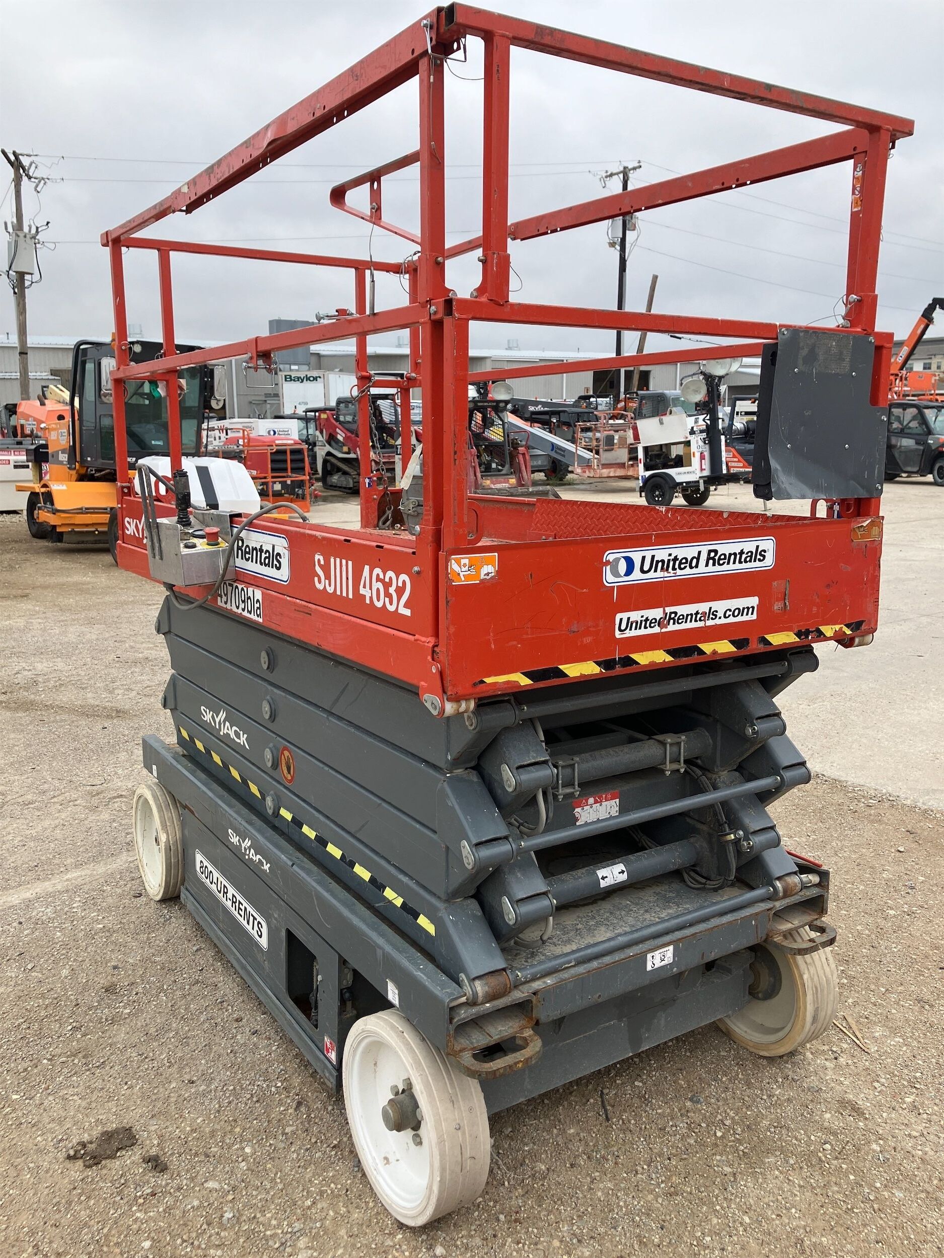 2017 SKYJACK SJIII4632 Scissor Lift in Fort Worth, TX