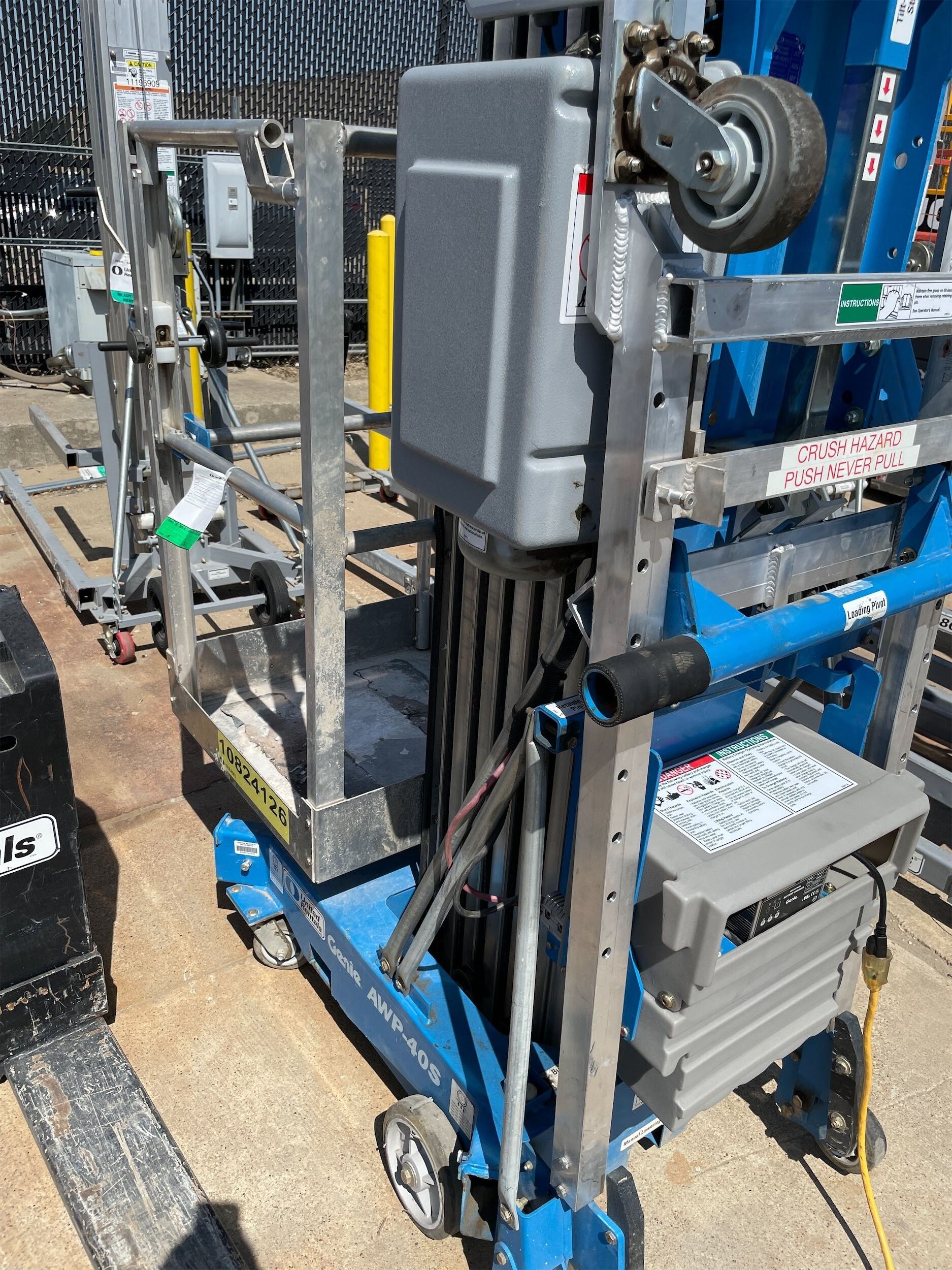 2018 GENIE AWP-40SDC Pusharound Lift in Fort Worth, TX