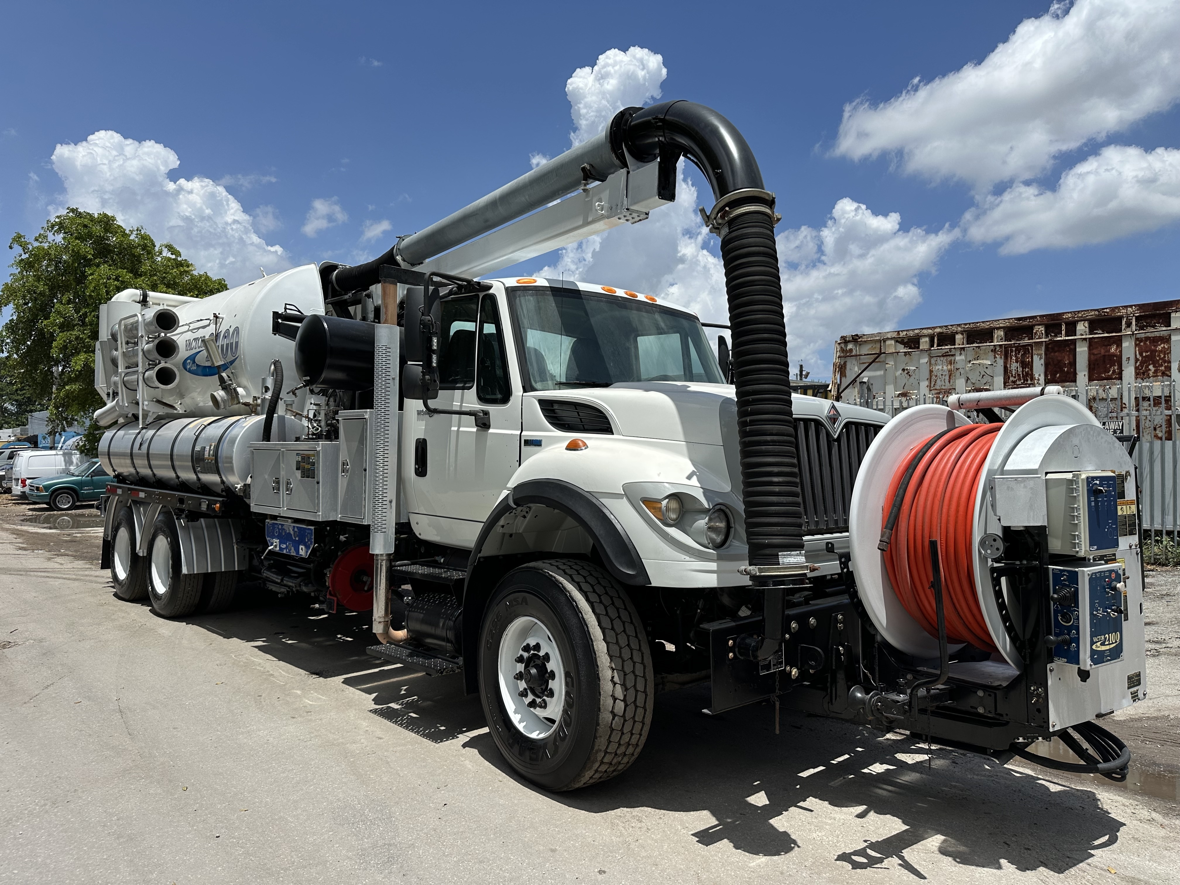 2015 INTERNATIONAL 7500 in Miami, FL