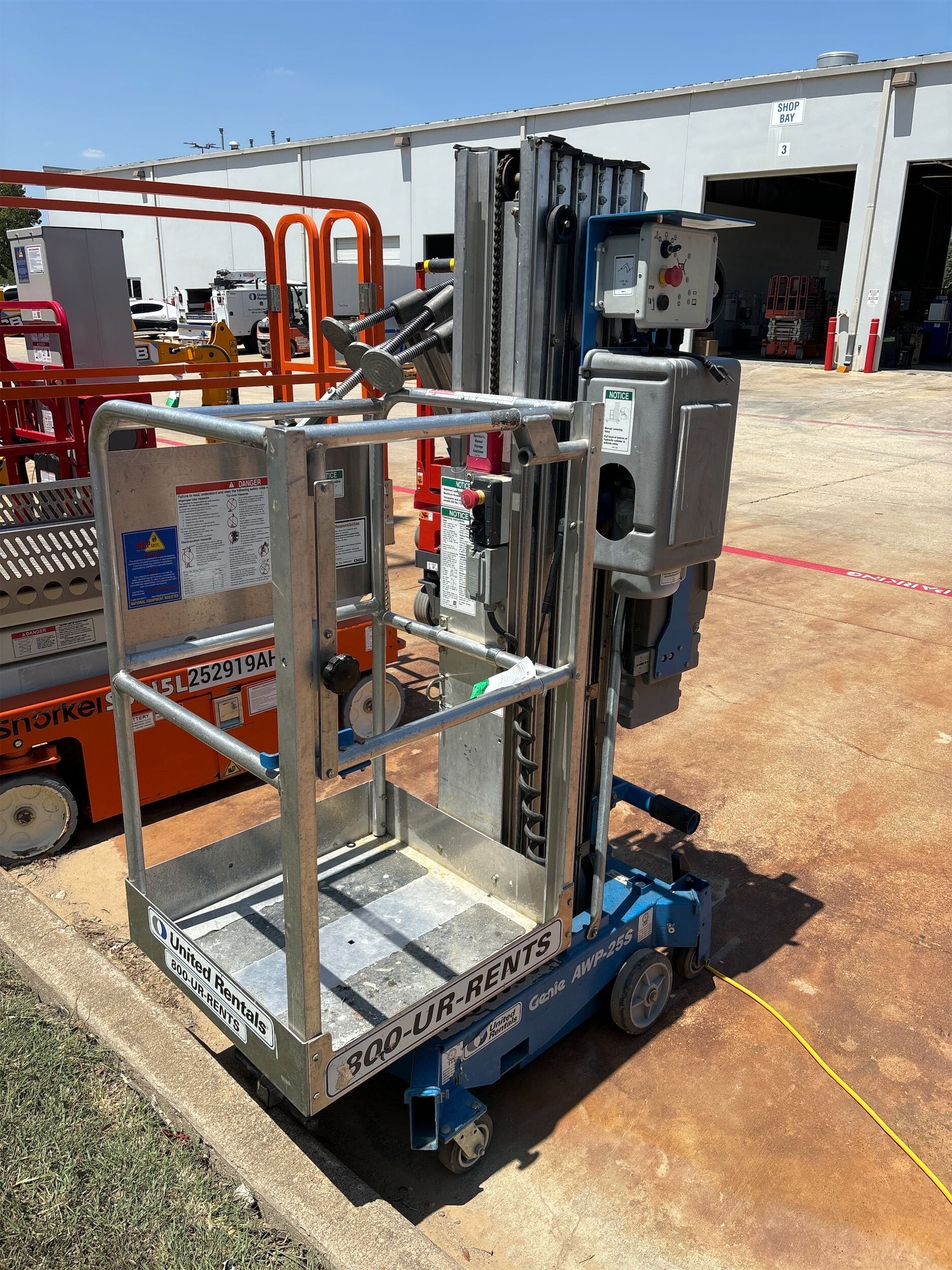 2019 GENIE AWP-25SDC Pusharound Lift in Fort Worth, TX