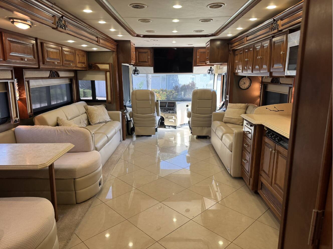 A photo of this 2013 Tiffin Motorhomes Phaeton 40 QBH