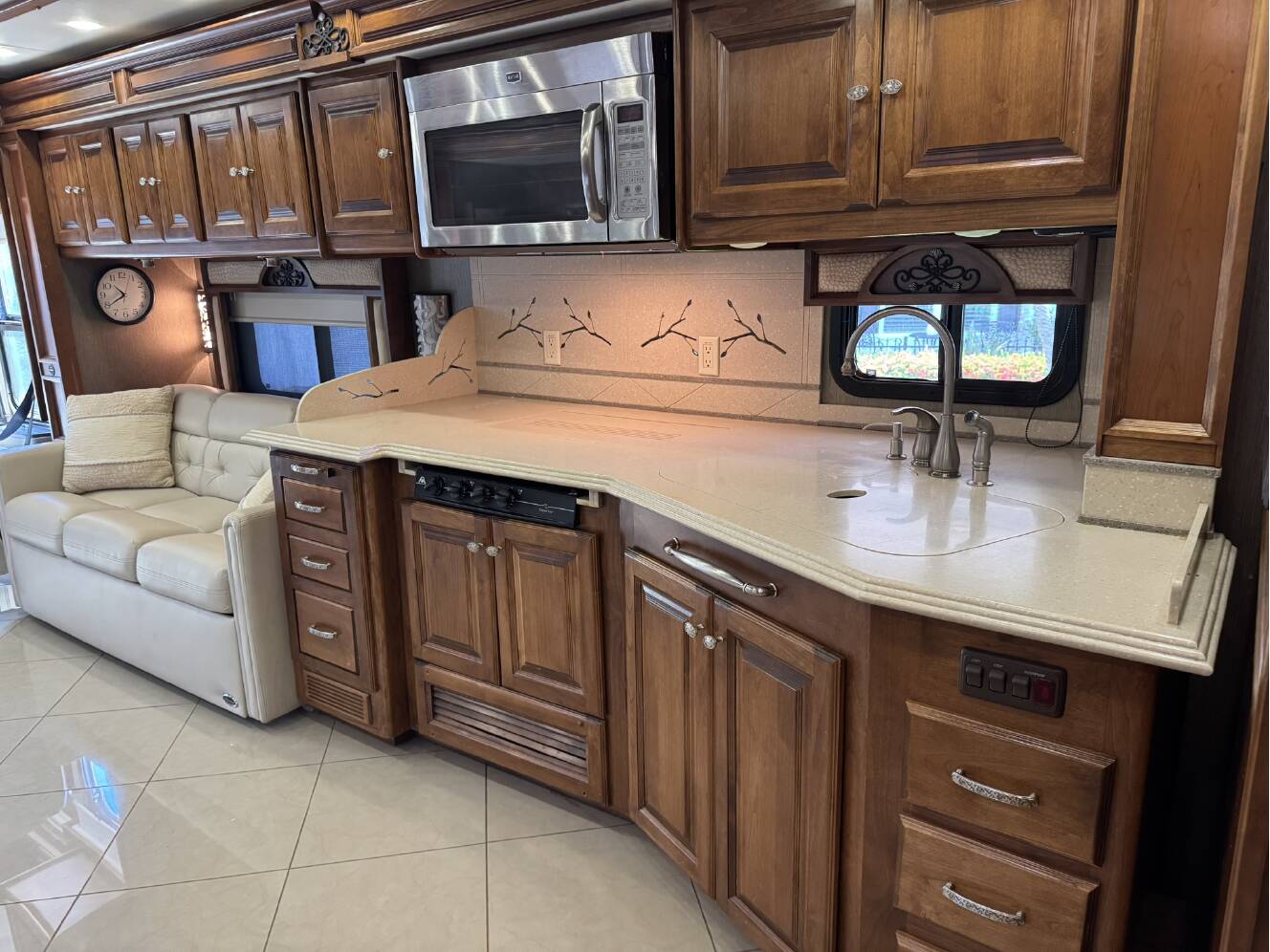 A photo of this 2013 Tiffin Motorhomes Phaeton 40 QBH