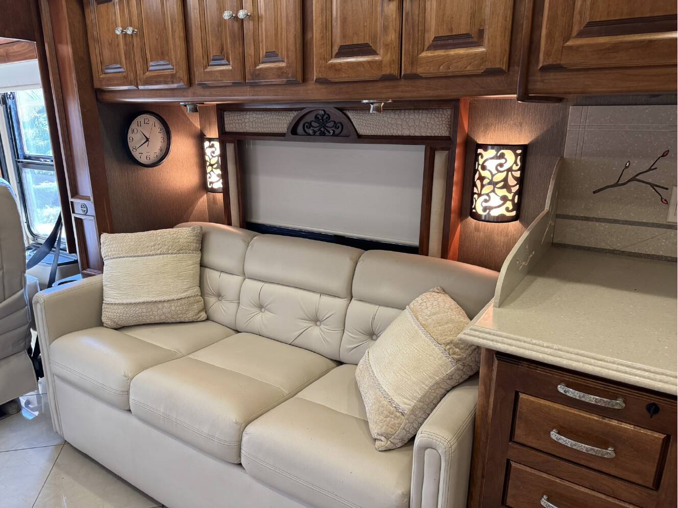 A photo of this 2013 Tiffin Motorhomes Phaeton 40 QBH