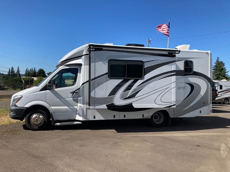 2018 Renegade villagio 25ucb
