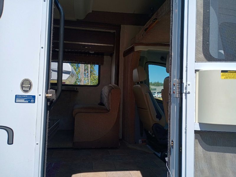 2011 Itasca navion 24j