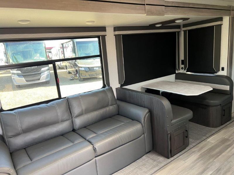 2022 Winnebago voyage 3033bh