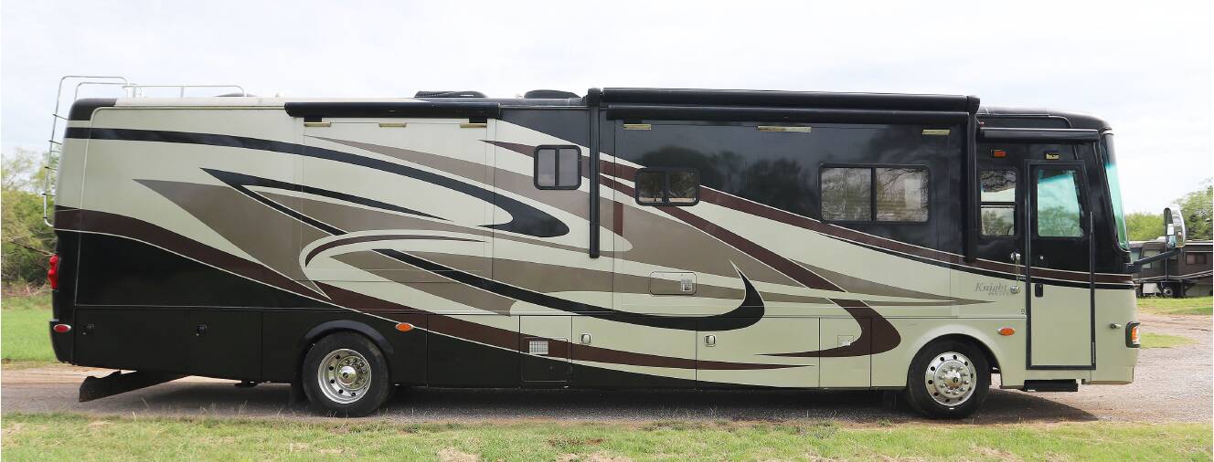 A photo of this 2008 Monaco Knight 40DFT