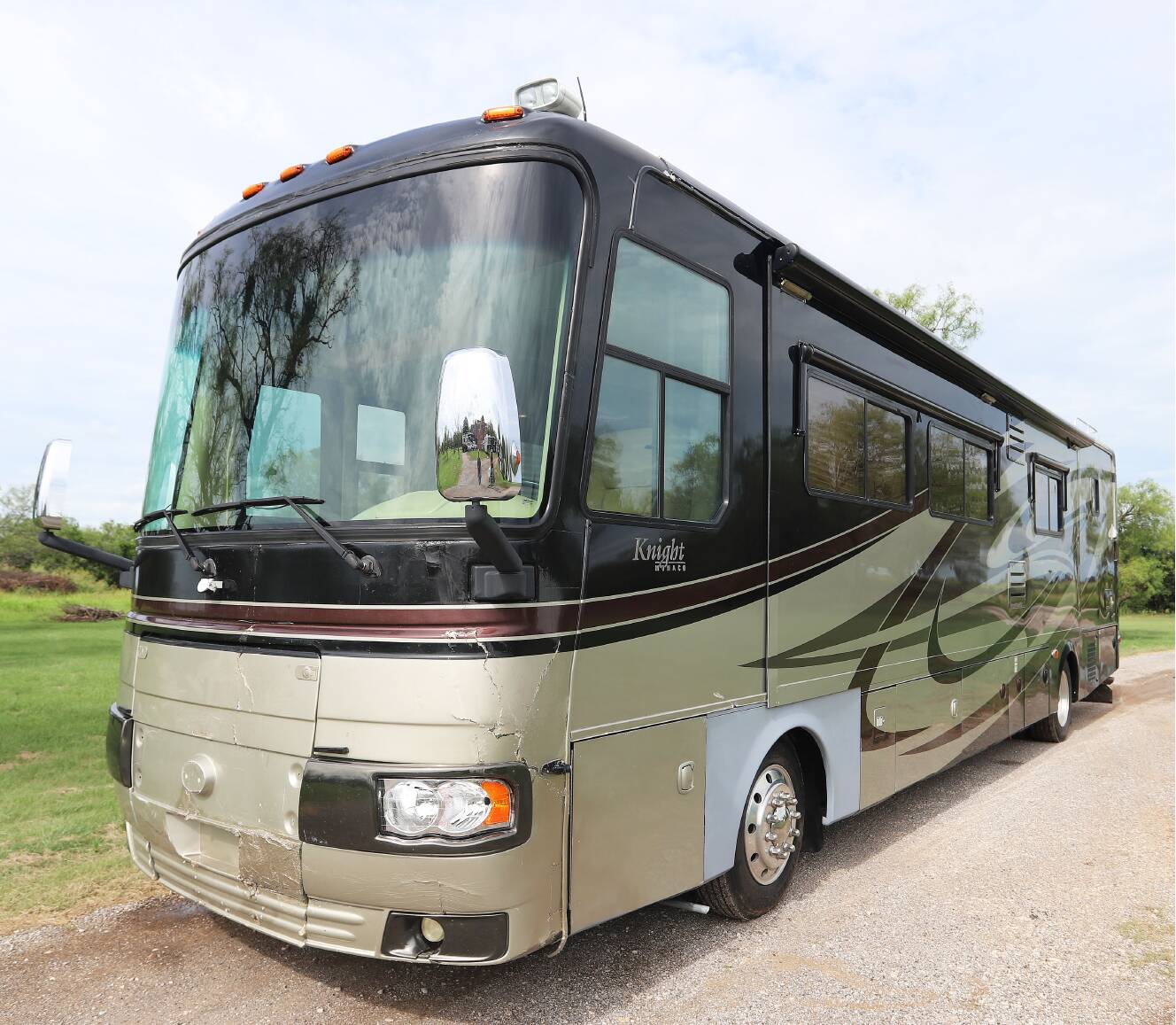 A photo of this 2008 Monaco Knight 40DFT