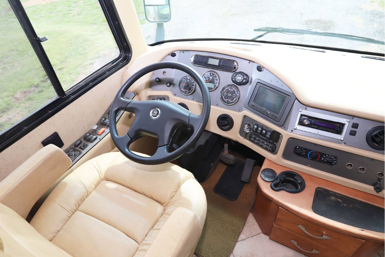 A photo of this 2008 Monaco Knight 40DFT