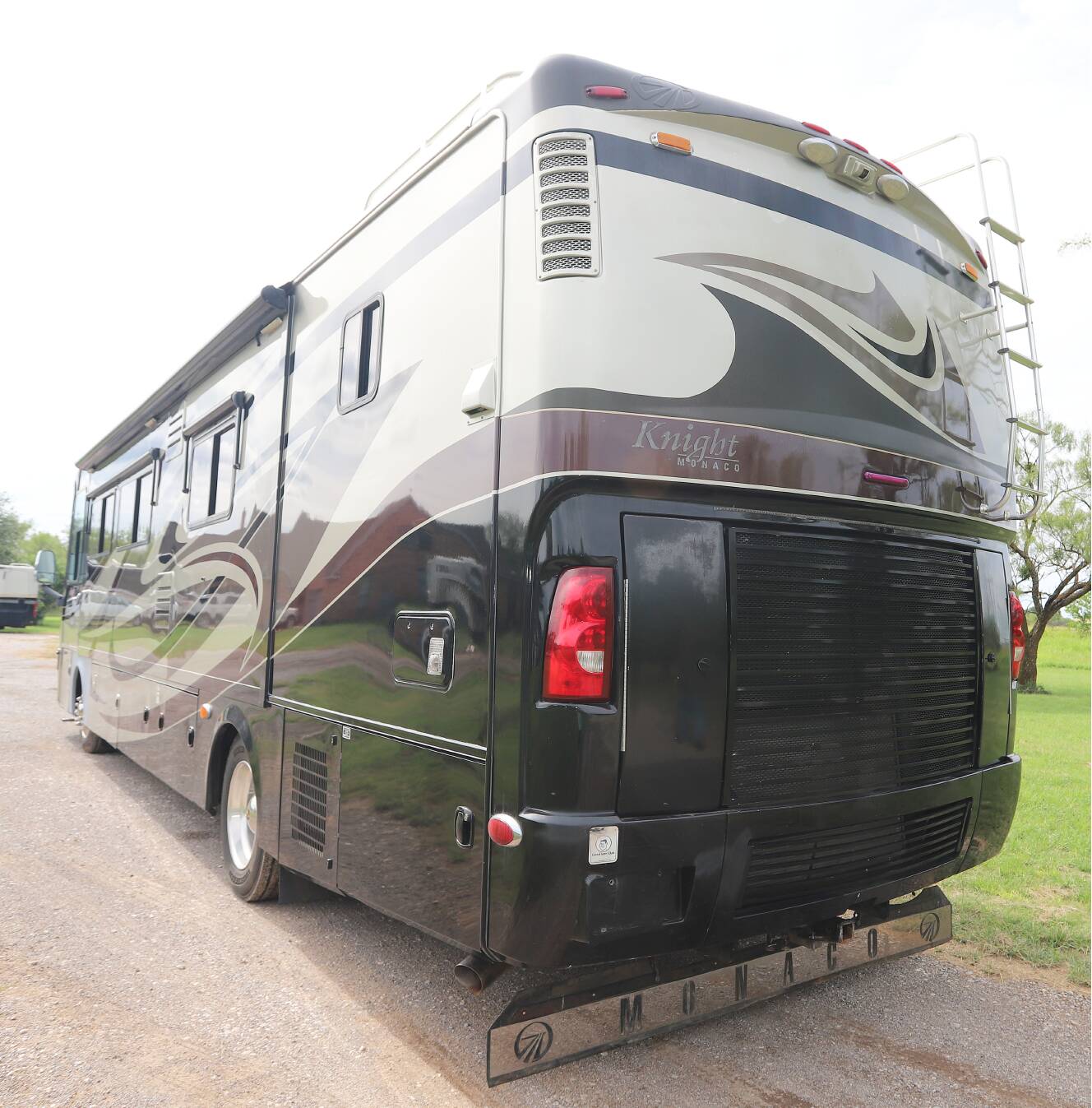A photo of this 2008 Monaco Knight 40DFT
