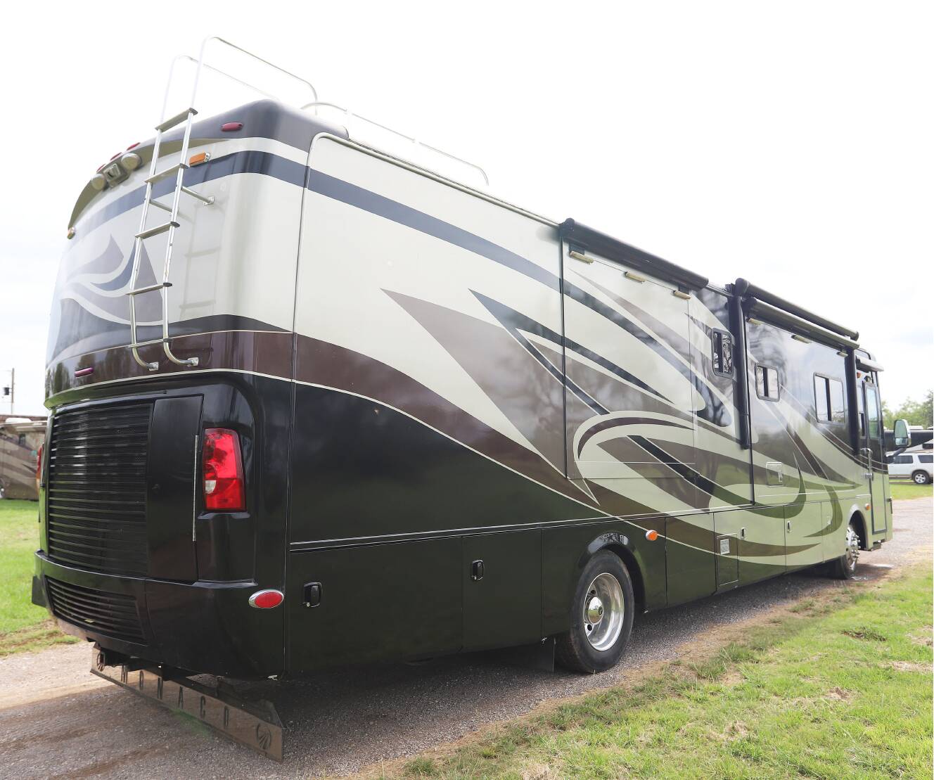 A photo of this 2008 Monaco Knight 40DFT