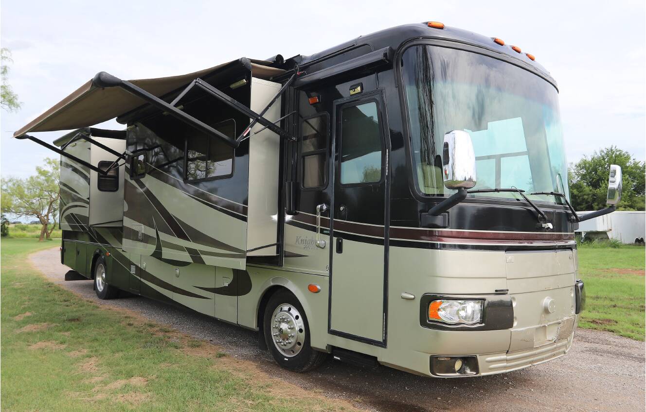 A photo of this 2008 Monaco Knight 40DFT