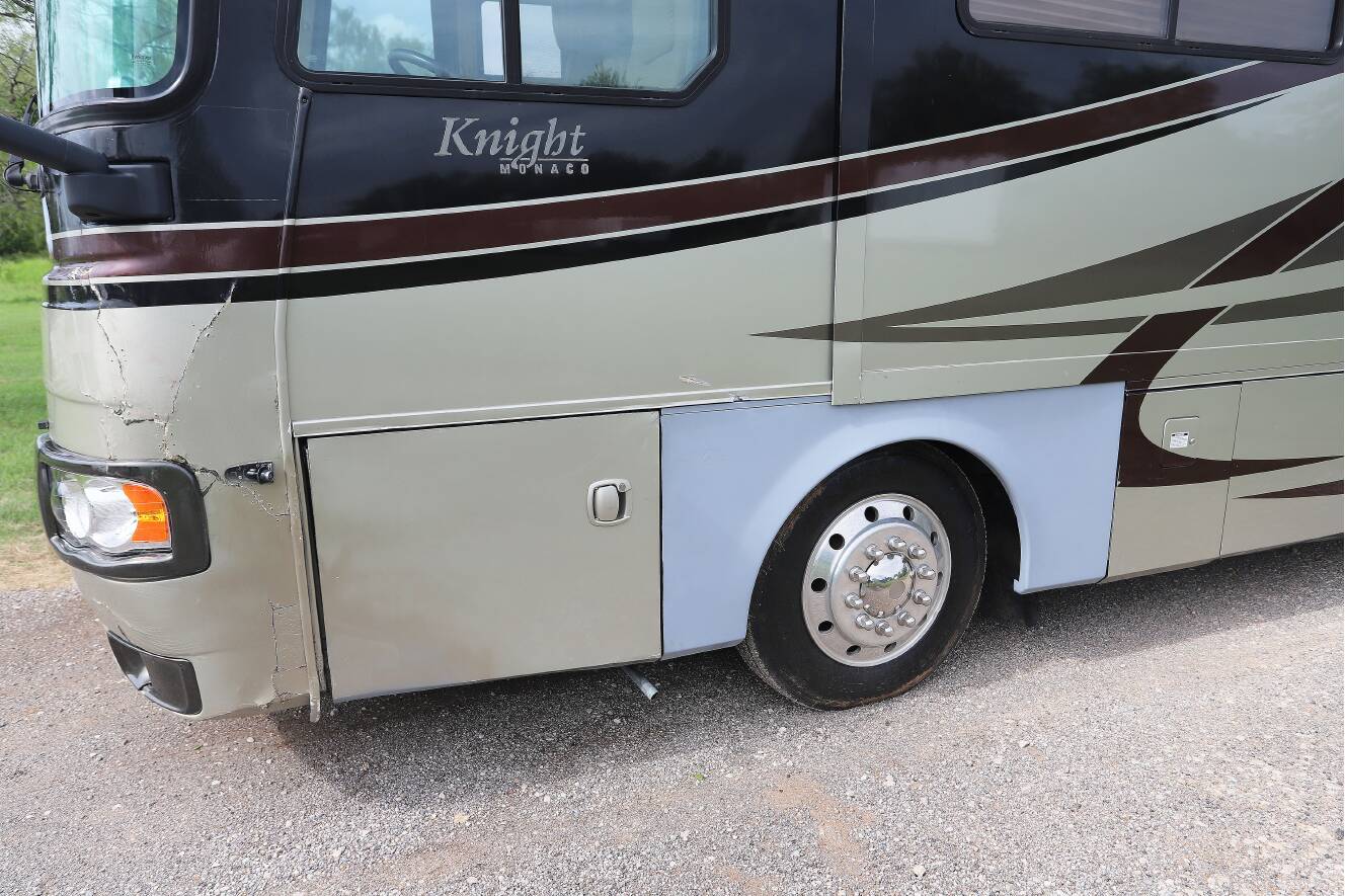 A photo of this 2008 Monaco Knight 40DFT