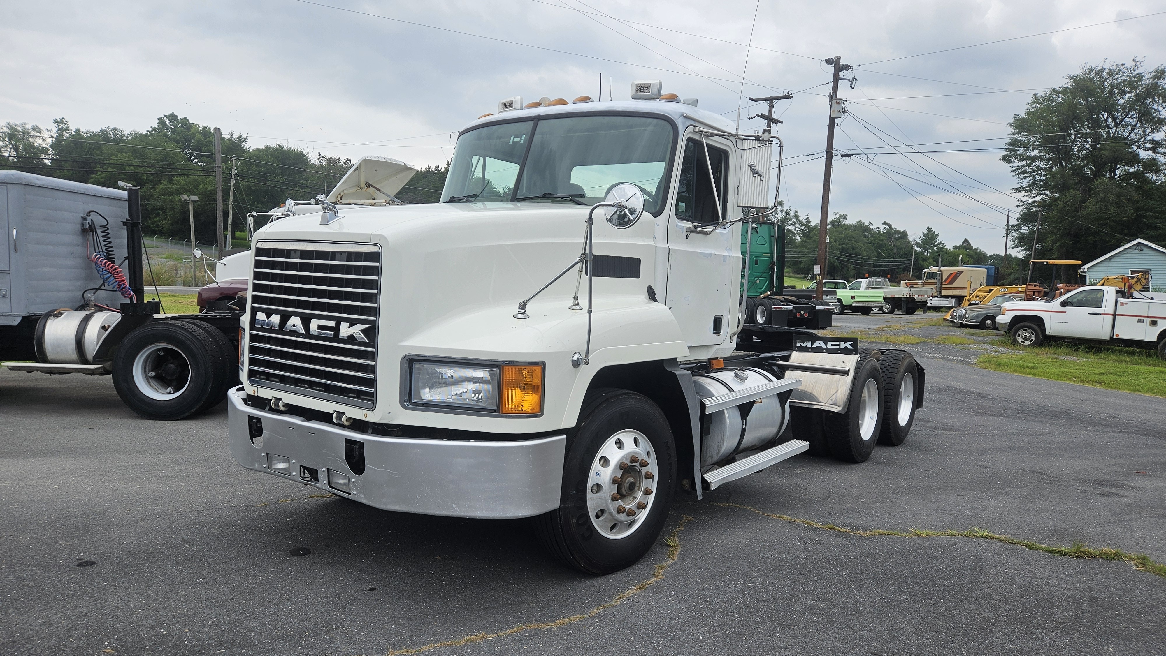 2002 MACK CH613 in Harrisonburg, VA
