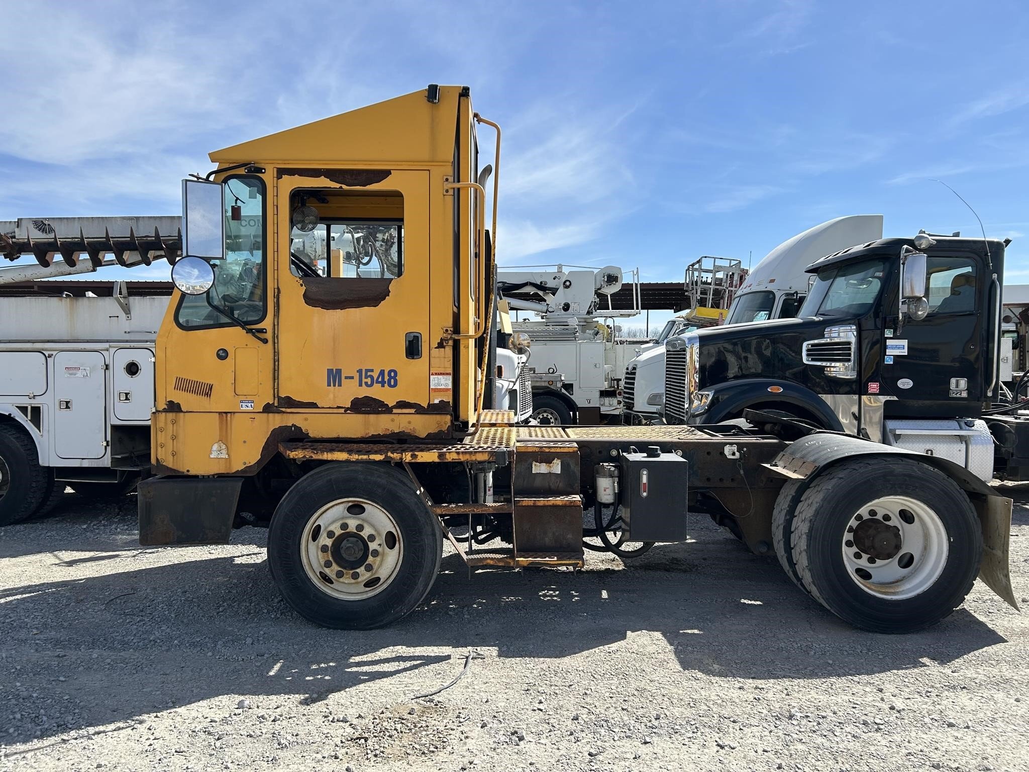 【中古】 There’ll Come A Time UveeHayes Used Autocar Yard Spotter Truck For Sale - Commercial Truck