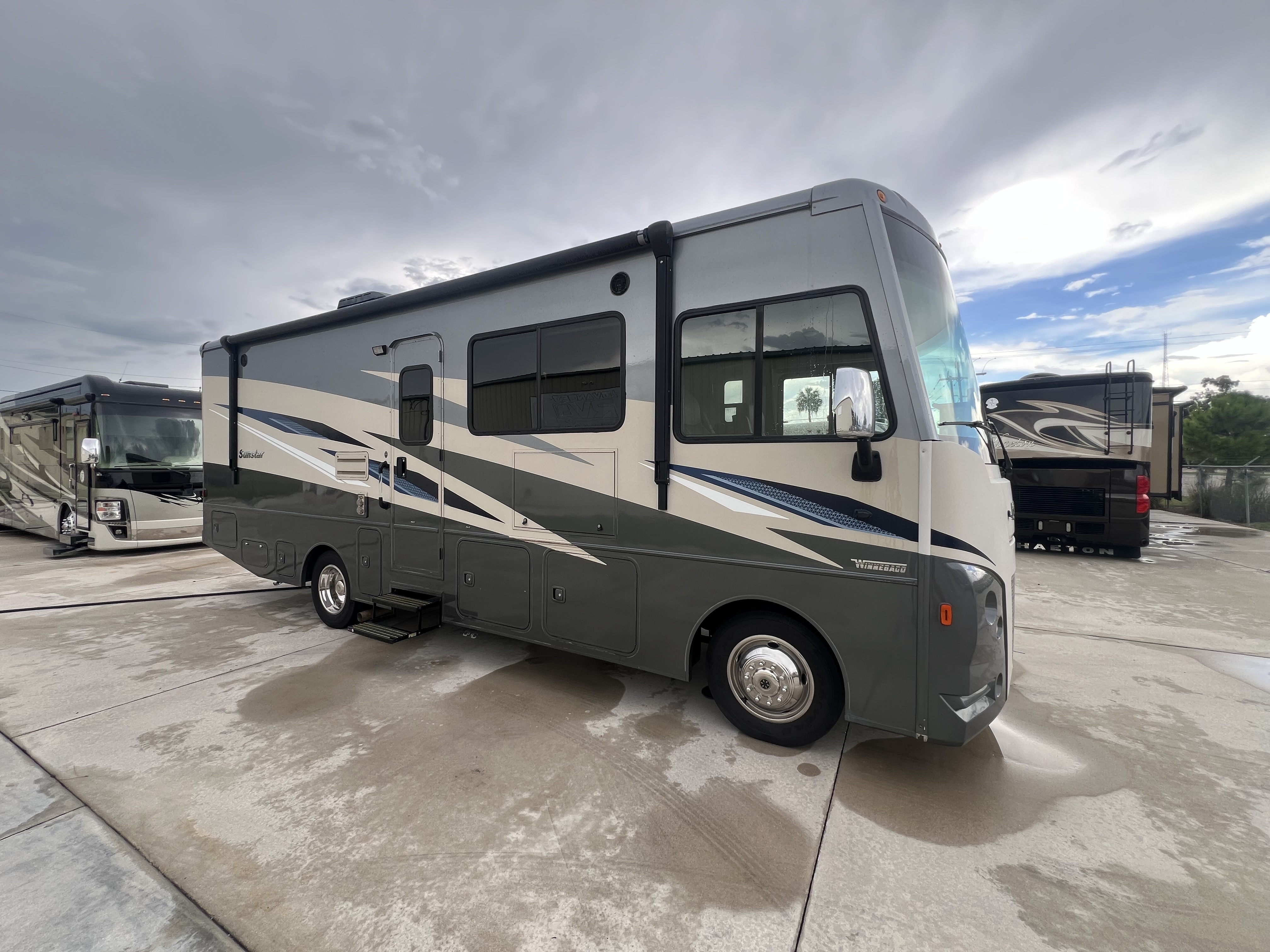 2020 Winnebago SUNSTAR 27PE in okeechobee FL