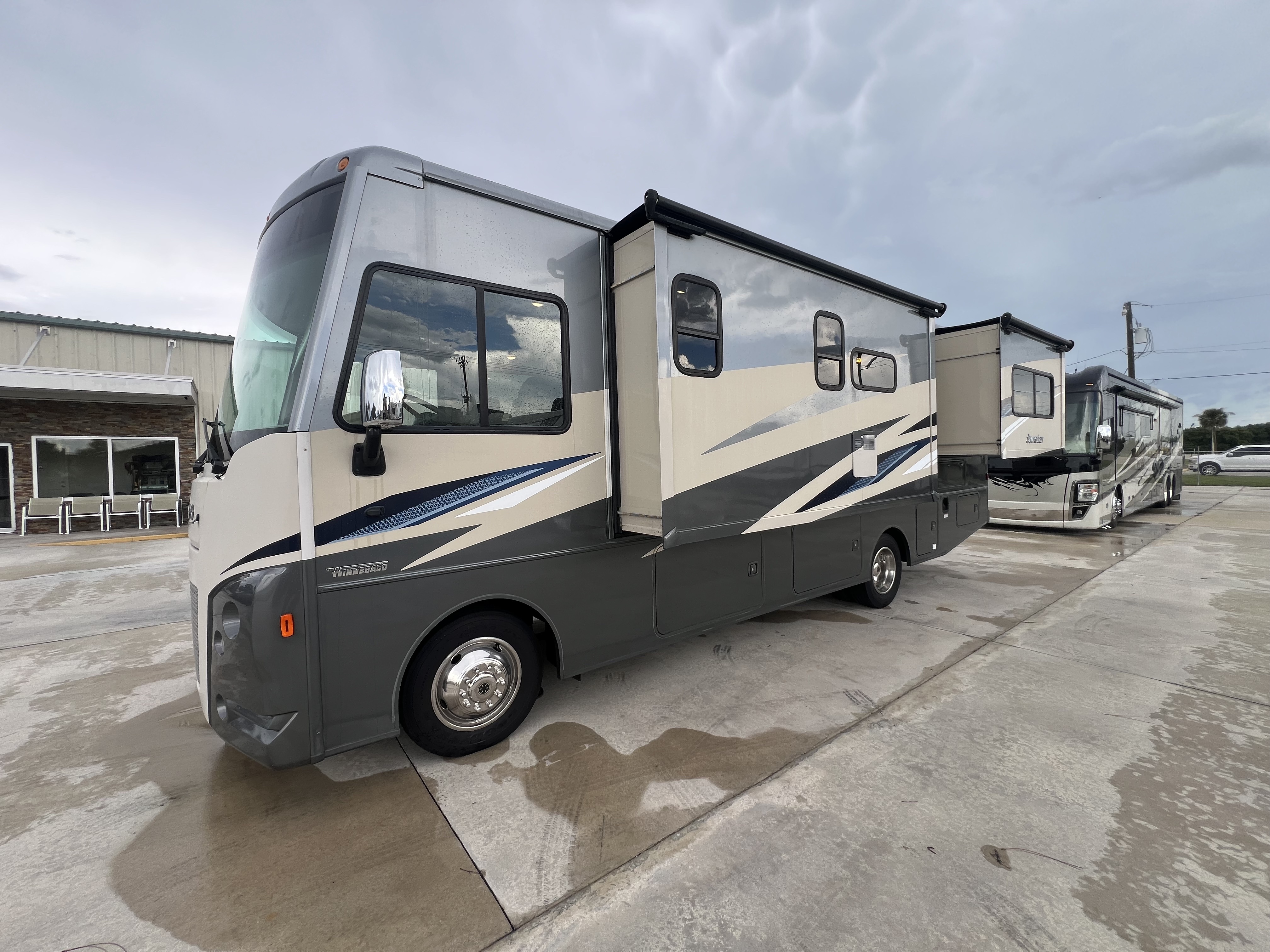 2020 Winnebago SUNSTAR 27PE in okeechobee FL