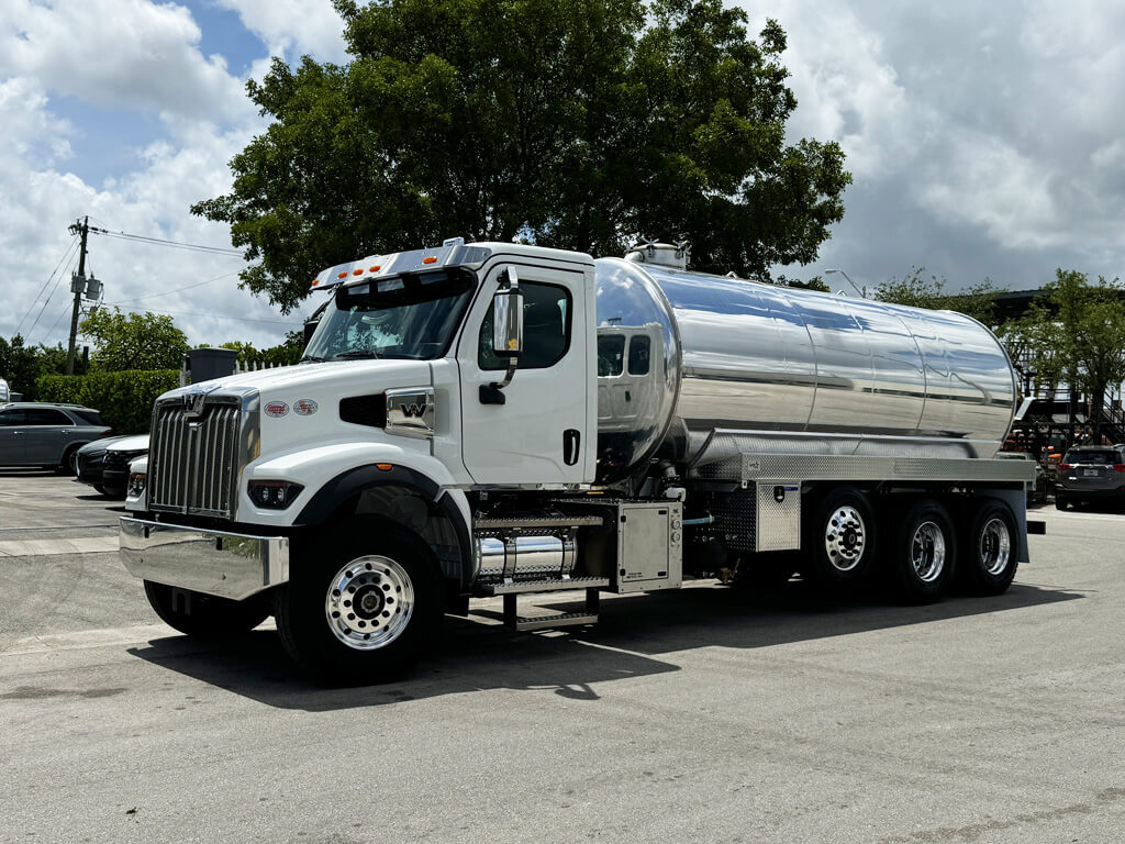 2027 WESTERN STAR 47X in Hialeah, FL