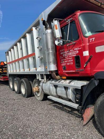 1999 MACK DUMP TRUCK in Highland Charter Township, MI