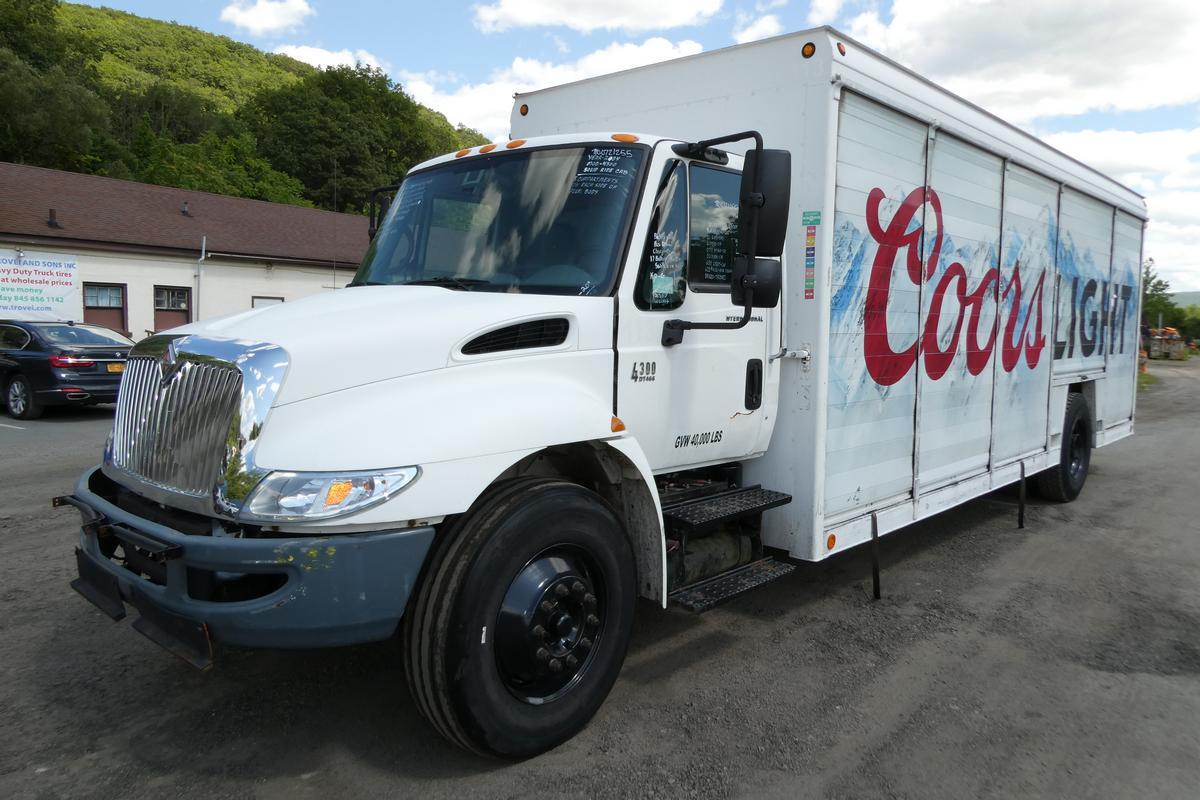 2004 INTERNATIONAL 4300 in Sparrowbush, NY